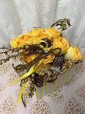 Flower box bílo-žluté proužky se žlutými růžemi
