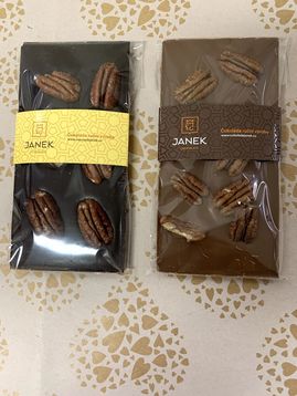 Čokoláda Janek s pekanovými ořechy